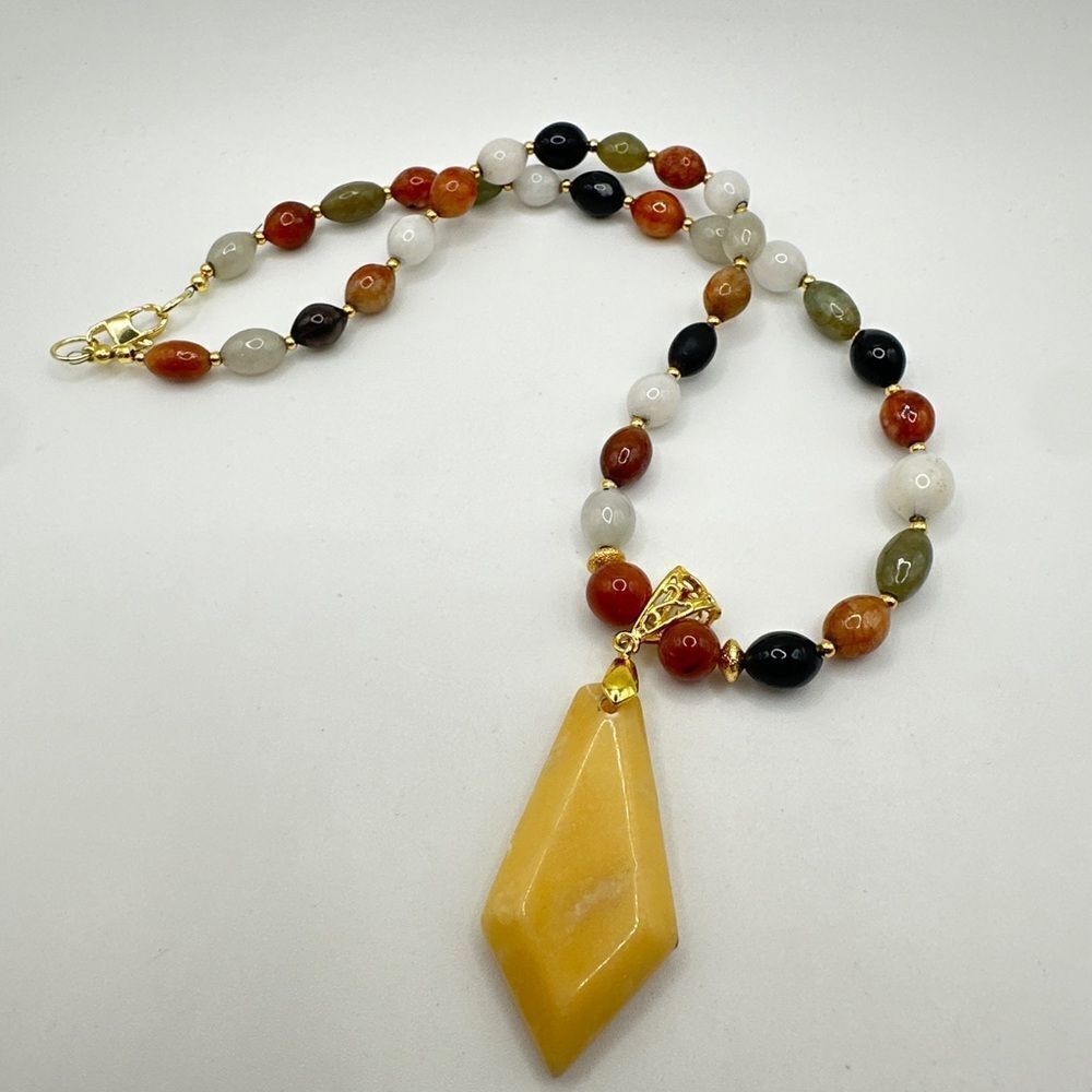 18" multi-stone and gold tone metal necklace!‎